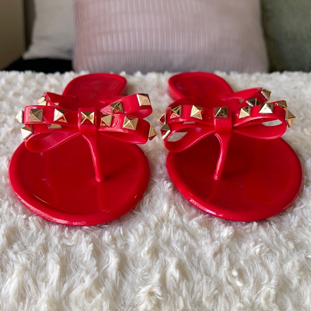 TOP Moda Red Bow Thong Sandals with Gold Studs